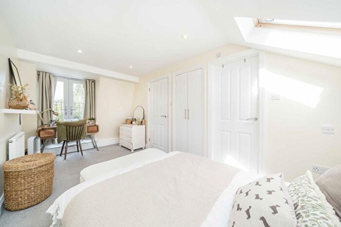 2 Bedroom Flat To Rent In Charlmont Road, London, SW17