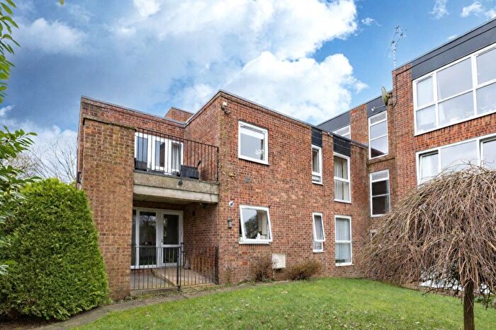 2 Bedroom Apartment For Sale In Lidgett Park Court, Roundhay, Leeds, LS8
