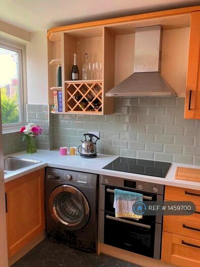 2 Bedroom Maisonette To Rent In Compass Close, Oxford, OX4