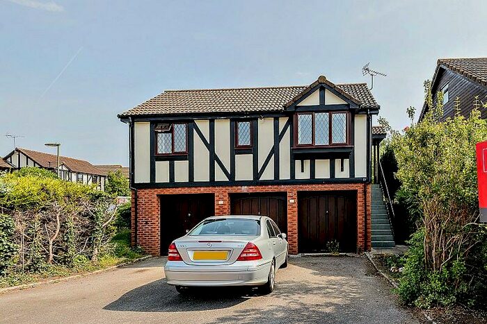 1 Bedroom Flat To Rent In Deans Court, Windlesham, Surrey, GU20