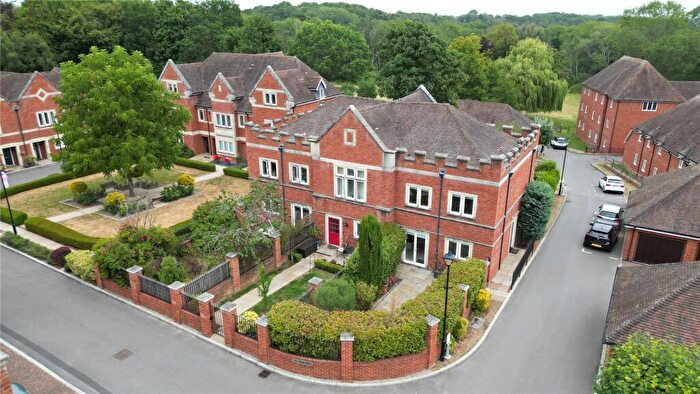 3 Bedroom End Of Terrace House For Sale In Abbey Gardens, Upper Woolhampton, Reading, Berkshire, RG7