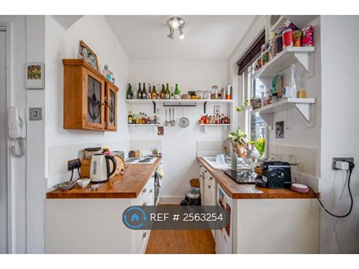 1 Bedroom Flat To Rent In Lewisham Way, London, SE14