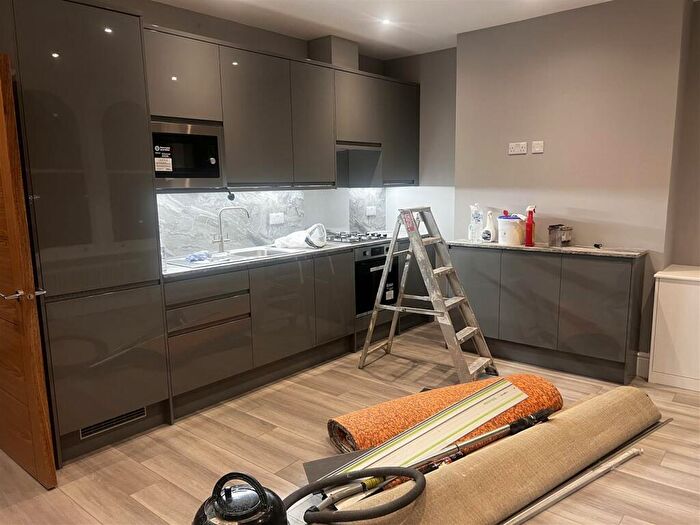 3 Bedroom Flat To Rent In Champion Road, London, SE26