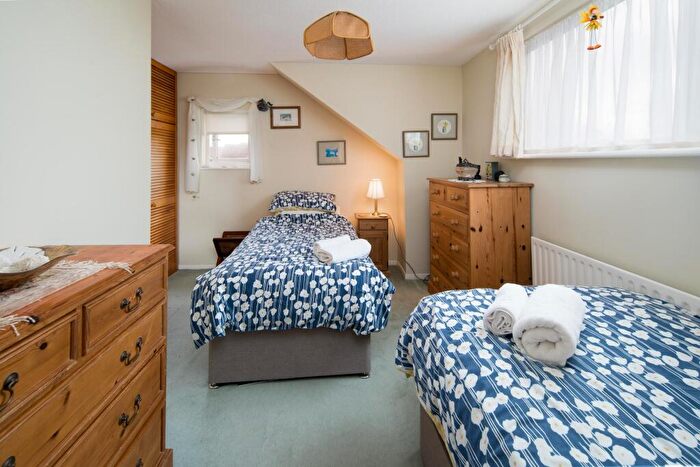 4 Bedroom Chalet For Sale In The Honeypot, Millfield Avenue, East Cowes, Isle Of Wight, PO32