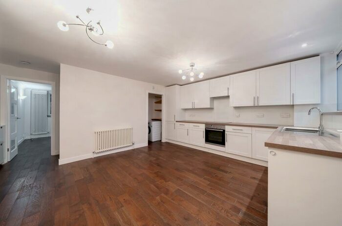 3 Bedroom End Of Terrace House To Rent In Lakes Road Keston, BR2