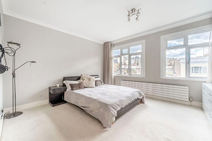 3 Bedroom Flat To Rent In Cromwell Road, South Kensington, London, SW5