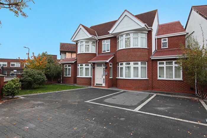 3 Bedroom Flat To Rent In Hollycroft Avenue, Wembley, HA9