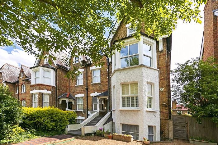2 Bedroom Flat To Rent In Kings Road, Richmond, TW10