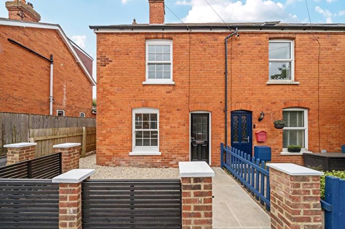 3 Bedroom End Of Terrace House For Sale In Newbury, Berkshire, RG14
