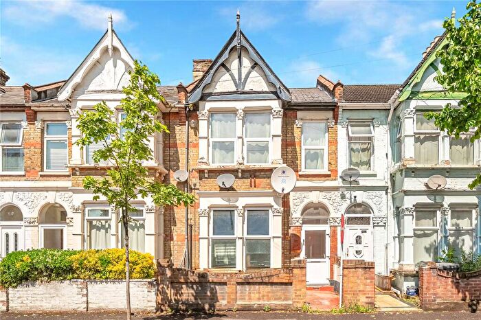 2 Bedroom Flat For Sale In Brewster Road, Leyton, London, E10