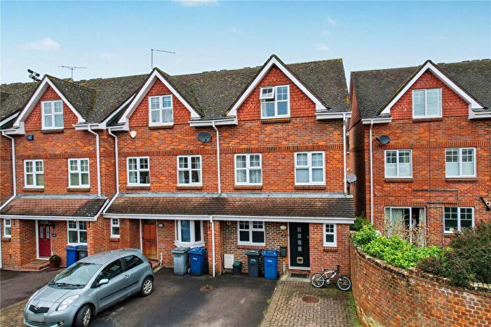 3 Bedroom Terraced House For Sale In Crosby Way, Farnham, Surrey, GU9