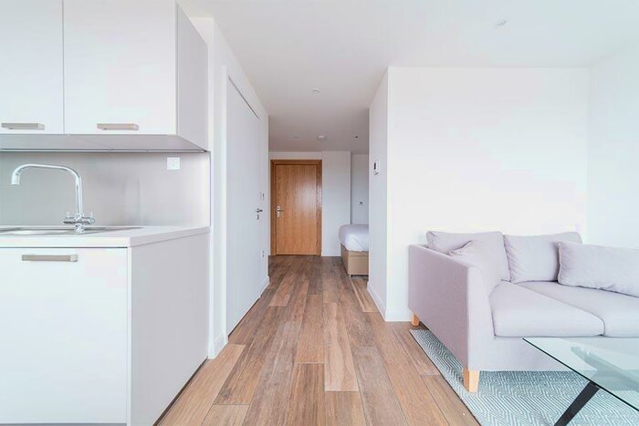 Flat To Rent In Queen Street Maidenhead, SL6