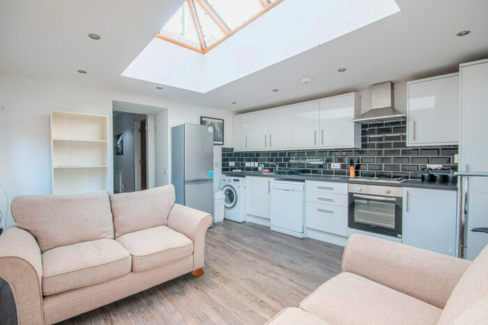 3 Bedroom Cottage To Rent In P – Captains Road, Edinburgh, EH17