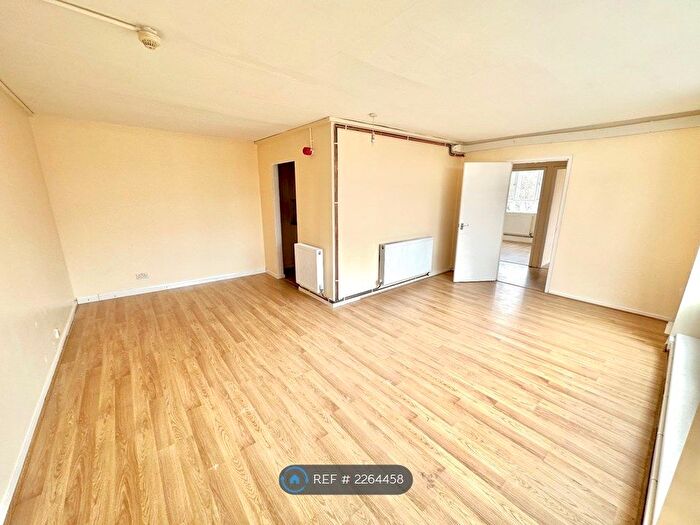 2 Bedroom Flat To Rent In Potovens Lane, Outwood, Wakefield, WF1