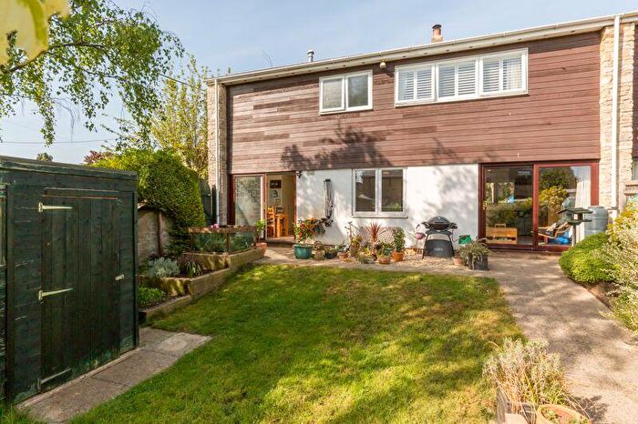 4 Bedroom End Of Terrace House For Sale In Hilltop Gardens, Islip - Ref: Rc/Tmt, OX5