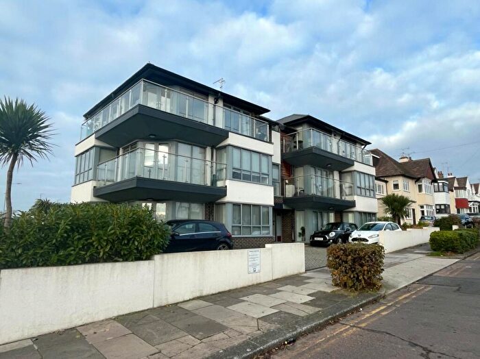2 Bedroom Penthouse To Rent In The Ridgeway, Westcliff-on-Sea, Essex, SS0