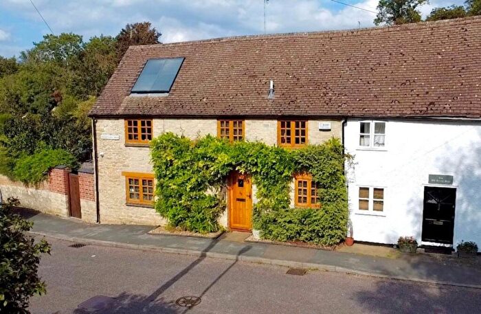 3 Bedroom Semi Detached House For Sale In Lenborough Road, Buckingham, MK18