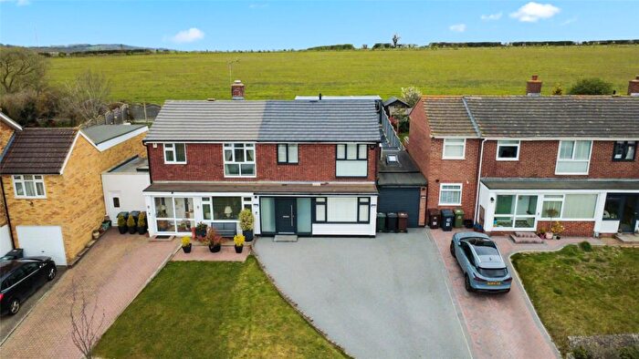 3 Bedroom Semi-Detached House For Sale In Northdown Road, Longfield, Kent, DA3
