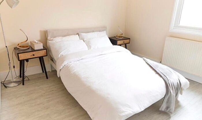 1 Bedroom Flat To Rent In Hoxton Road, London, N1