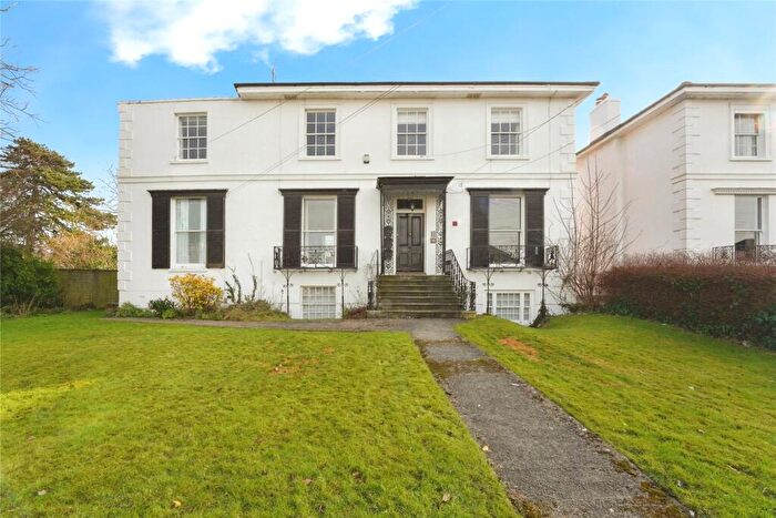 2 Bedroom Flat To Rent In Hales Road, GL52