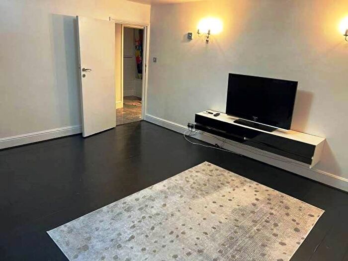 2 Bedroom Flat To Rent In Dunsmure Road, London, N16