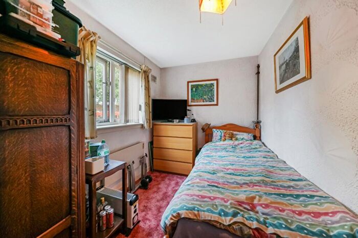 2 Bedroom Flat For Sale In Greenlaw Crescent, Paisley, Renfrewshire, PA1