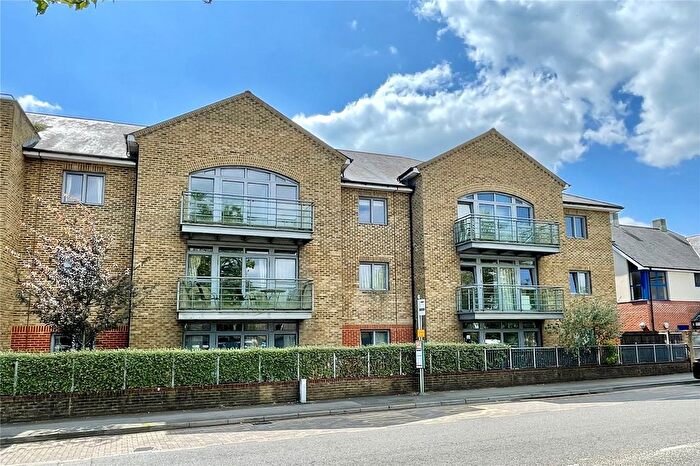 2 Bedroom Flat To Rent In Woolsack Way, Godalming, Surrey, GU7