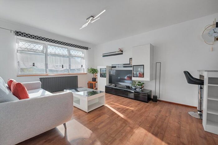 1 Bedroom Flat For Sale In Prestatyn Road, Rumney, Cardiff, South Glamorgan, CF3