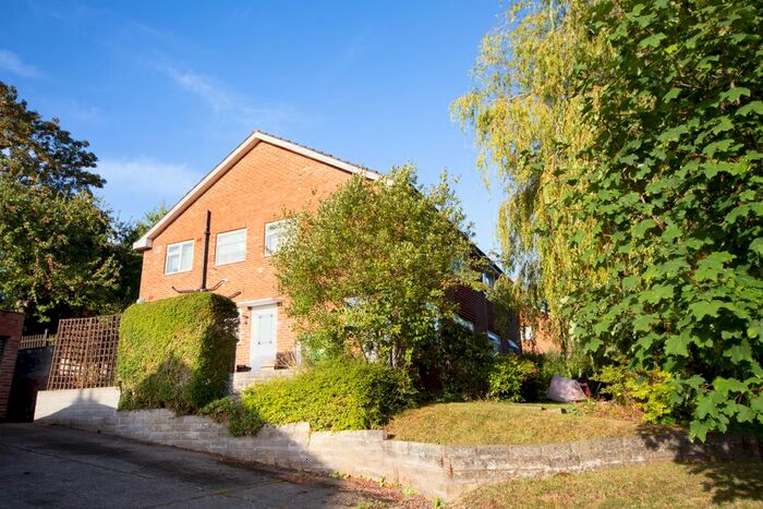 2 Bedroom Maisonette To Rent In Carisbrooke Way, Penylan, Cardiff, CF23