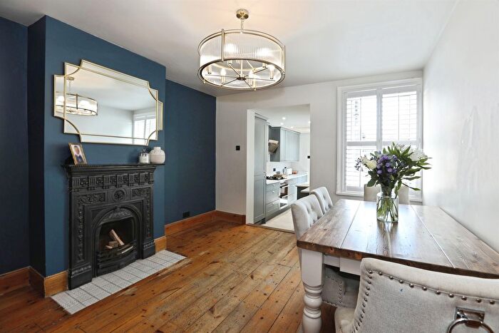 2 Bedroom Cottage For Sale In Lingfield Road, East Grinstead, RH19