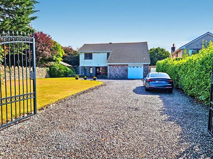 4 Bedroom Detached House For Sale In South Road. Porthcawl, CF36