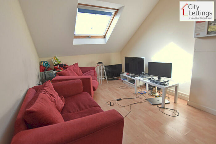 3 Bedroom Flat To Rent In Radford Road, Hyson Green, NG7