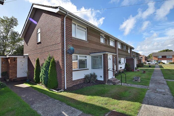 2 Bedroom Flat To Rent In Aspen Place, New Milton, Hampshire., BH25