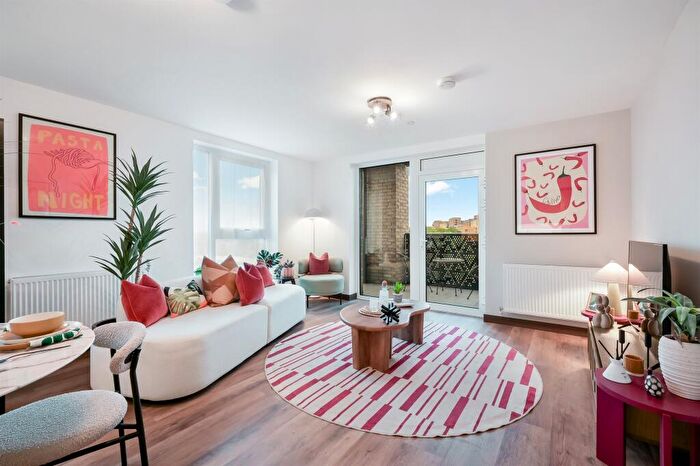 2 Bedroom Apartment For Sale In Caxton Square, Alexandra Park Borders, London, N22