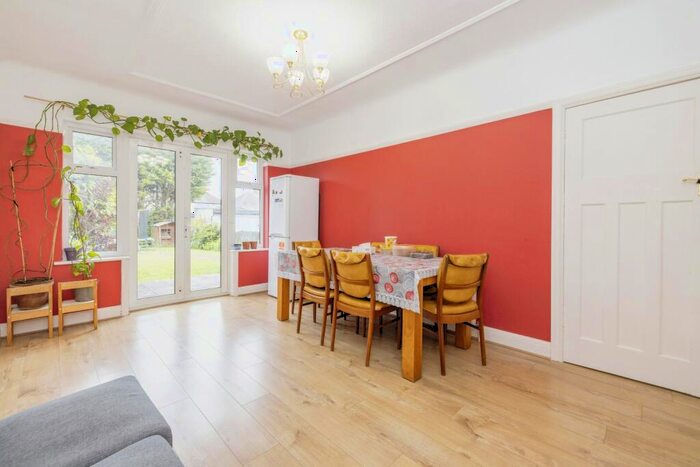 5 Bedroom Semi-Detached House For Sale In Kingshill Drive, Harrow, HA3