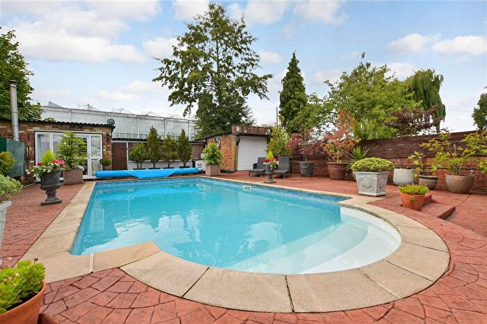 4 Bedroom Detached House For Sale In Avey Lane, Waltham Abbey, Essex, EN9