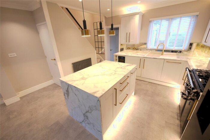 2 Bedroom Terraced House To Rent In Coptfold Road, Breentwood, CM14