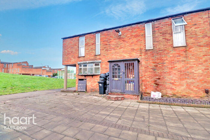 3 Bedroom End Of Terrace House For Sale In Beeston Courts, Basildon, SS15