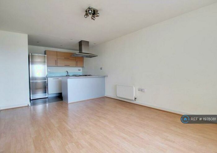 1 Bedroom Flat To Rent In Cosmopolitan Court, Enfield, EN1