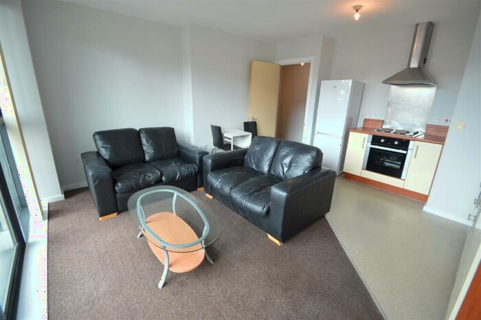 2 Bedroom Flat To Rent In City Point, Chapel Street, Salford, M3