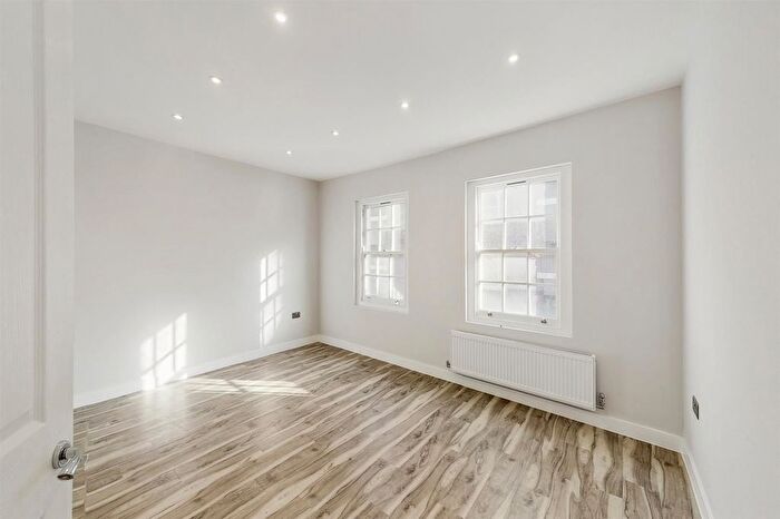 2 Bedroom Flat To Rent In Osmund Court, Myrdle Street, Whitechapel, E1