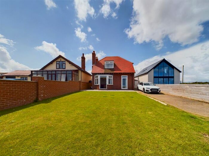 5 Bedroom Property For Sale In Killerby Cliff, Cayton Bay, Scarborough, YO11