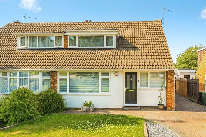 3 Bedroom Semi-Detached House For Sale In Lincoln Way, Harlington, LU5