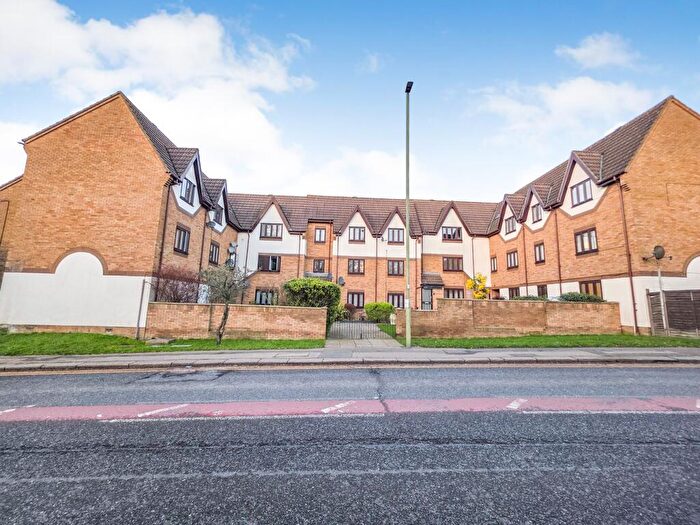 Studio For Sale In Colindeep Lane, London, NW9