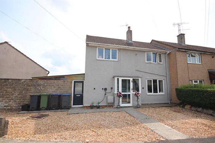 3 Bedroom End Of Terrace House For Sale In Pipsmore Road, Chippenham, SN14