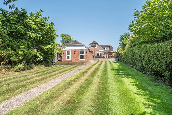 4 Bedroom Detached House For Sale In Main Road, Tadley, RG26