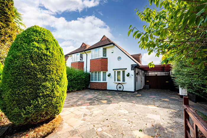 3 Bedroom Semi Detached House For Sale In Motspur Park, New Malden, KT3
