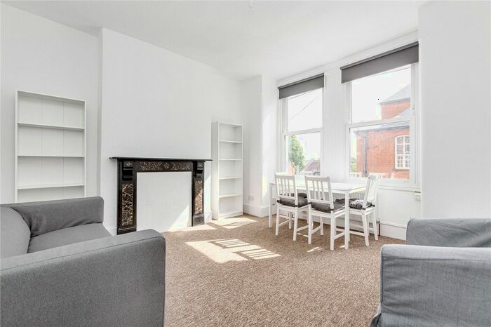 2 Bedroom Flat To Rent In Theatre Street, London, SW11