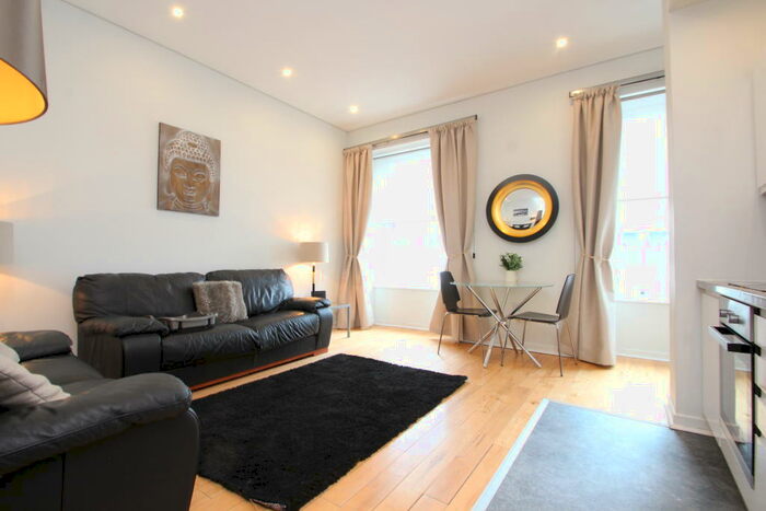 1 Bedroom Flat To Rent In Queen Street, City Centre, G1