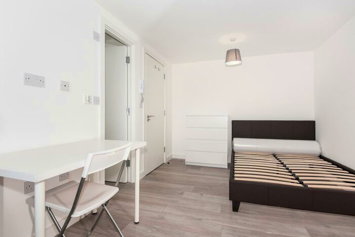 Apartment To Rent In Windsor, Berkshire, SL4